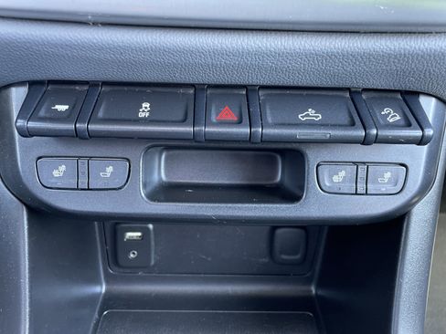 Used 2017 Chevrolet Colorado Z71 AWD/4WD image 31