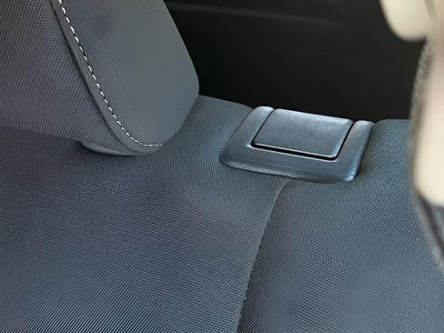 Used 2023 Nissan Rogue S image 18