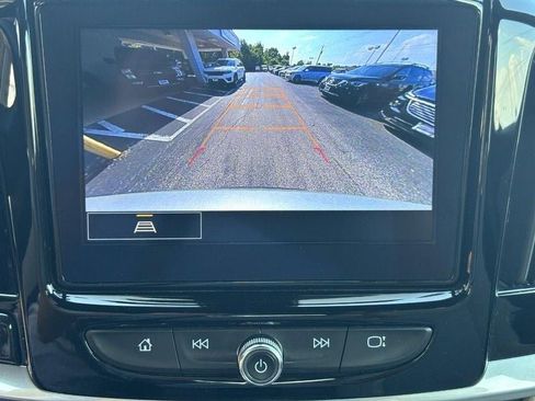 Used 2022 Chevrolet Traverse LT image 22