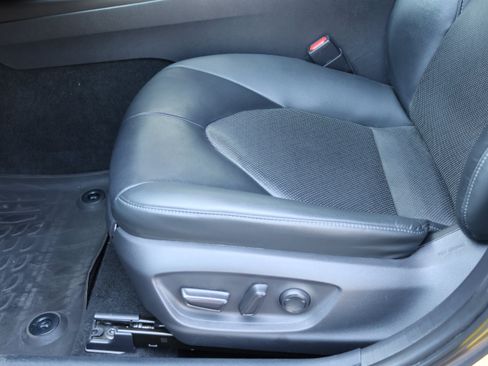 Used 2022 Toyota Camry XLE FWD image 22
