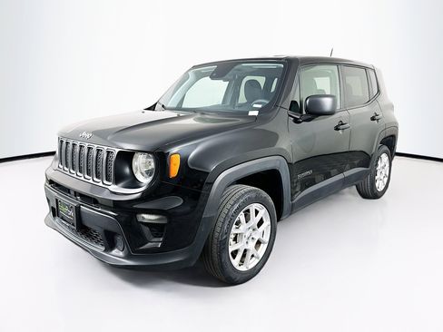 Used 2023 Jeep Renegade Latitude image 3