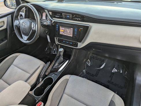 Used 2017 Toyota Corolla LE image 11
