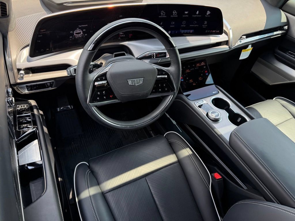 Used 2026 Cadillac Vistiq Platinum w/ LPO, Floor Liner Package AWD/4WD image 22