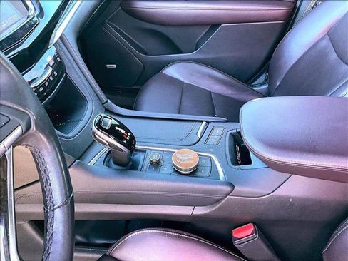 Used 2022 Cadillac XT6 Premium Luxury w/ Technology Package image 15