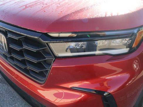 Used 2024 Honda Pilot Sport image 3