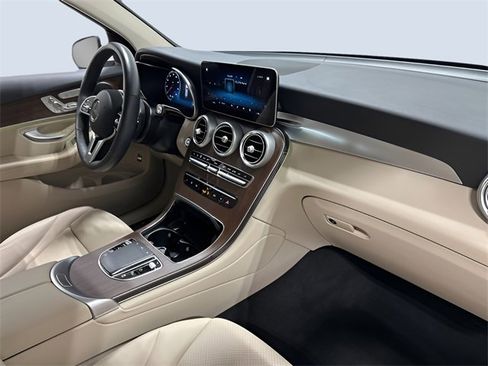 Certified 2022 Mercedes-Benz GLC 300 4MATIC image 9