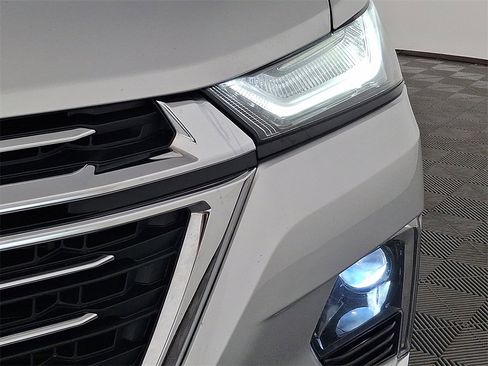 Used 2022 Chevrolet Traverse LT w/ LT Premium Package image 13