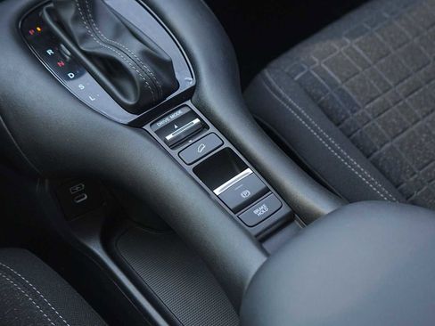 Certified 2024 Honda HR-V LX image 23