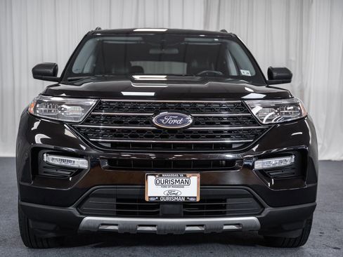 Used 2023 Ford Explorer XLT w/ Equipment Group 202A AWD/4WD image 2