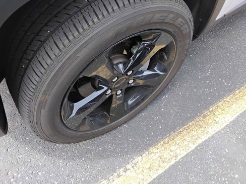 Used 2024 Jeep Grand Cherokee Altitude image 8