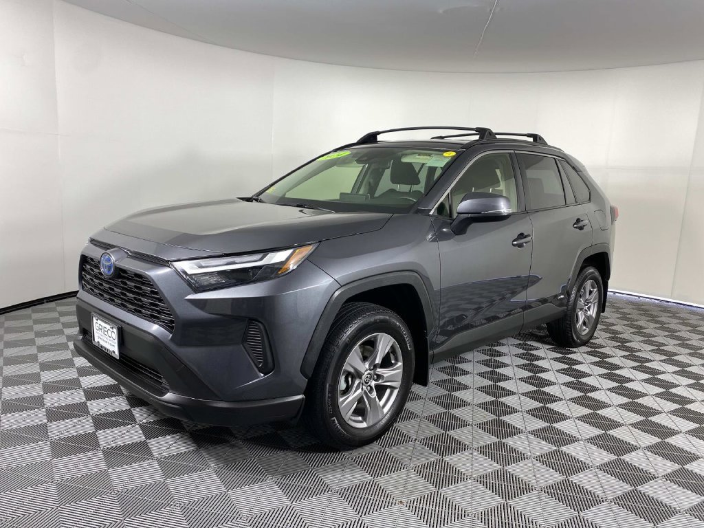 Used 2024 Toyota RAV4 XLE AWD/4WD image 4
