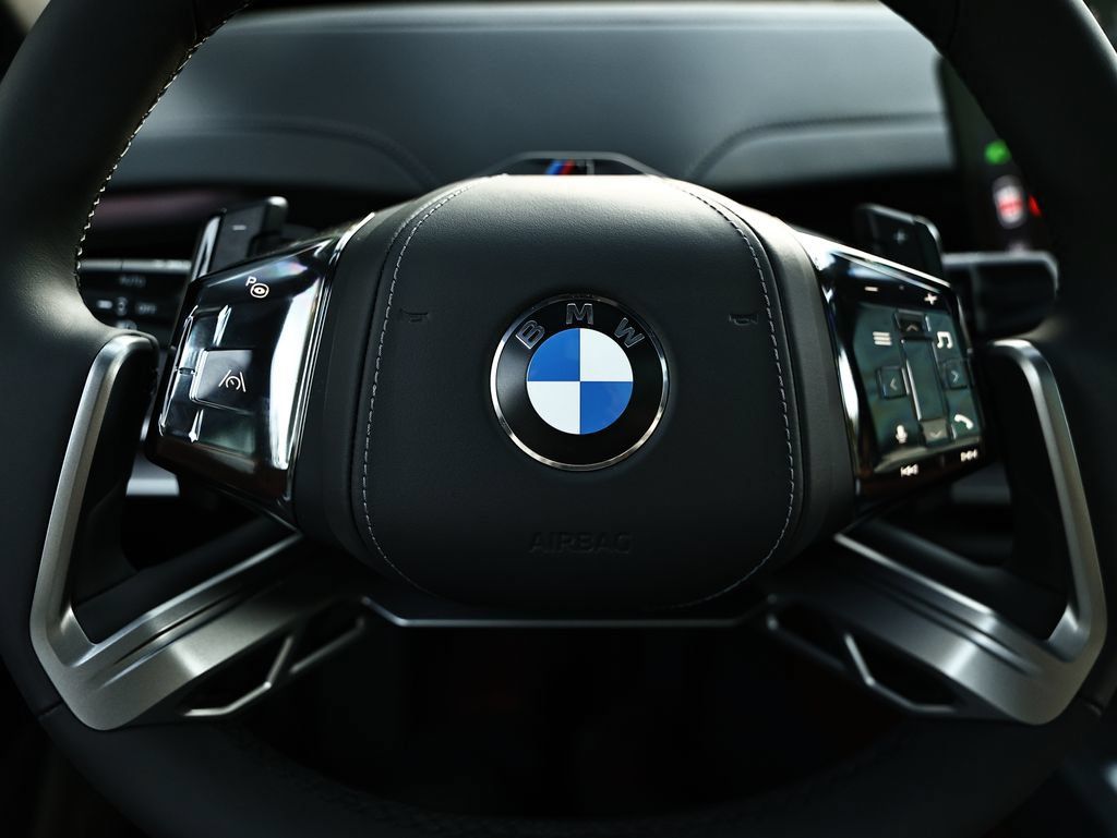 New 2027 BMW 740i w/ Executive Package RWD image 39