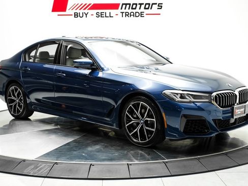 Used 2023 BMW 540i xDrive w/ M Sport Package AWD/4WD image 3