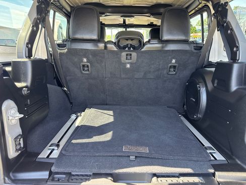 Used 2018 Jeep Wrangler Unlimited Rubicon w/ Dual Top Group AWD/4WD image 20