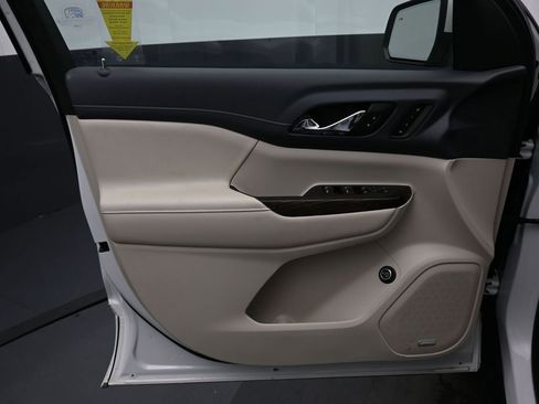 Used 2020 GMC Acadia Denali w/ Trailering Package image 9