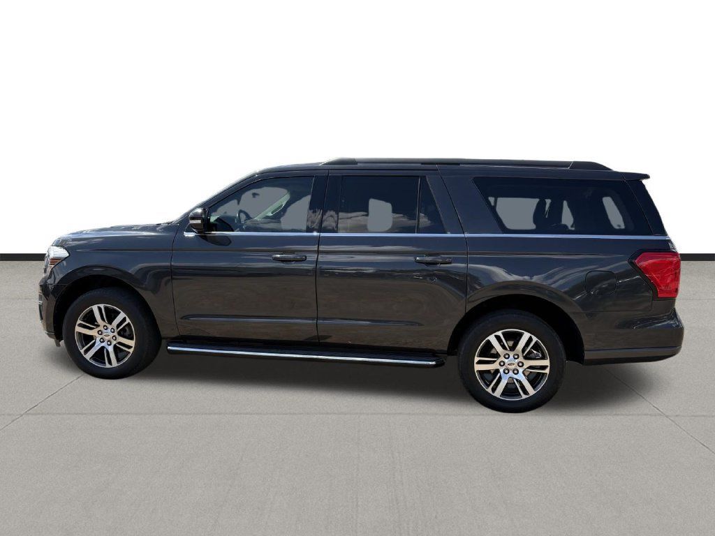 Used 2022 Ford Expedition Max XLT RWD image 2