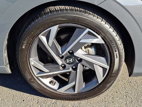 Certified 2025 Hyundai Elantra Sport image 9