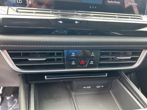 Used 2024 Volkswagen Atlas SE FWD image 41