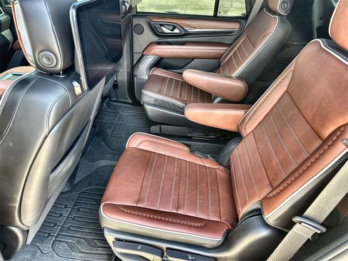 Used 2023 GMC Yukon Denali Ultimate image 16