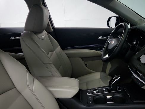 Certified 2023 Cadillac XT4 Luxury w/ Cold Weather Package FWD image 29