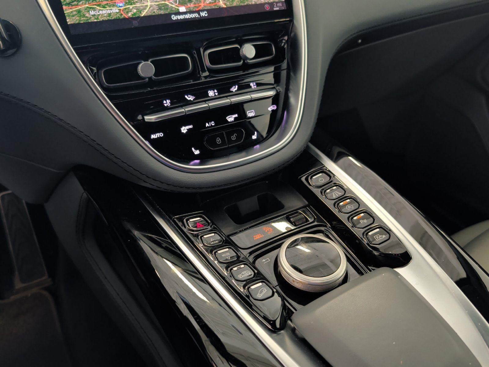 Used 2021 Aston Martin DBX AWD/4WD image 26