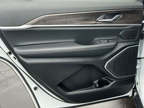 New 2025 Jeep Grand Cherokee L Limited w/ Trailer Tow Package image 41