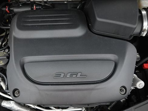 Used 2022 Chrysler Pacifica Touring-L FWD image 41