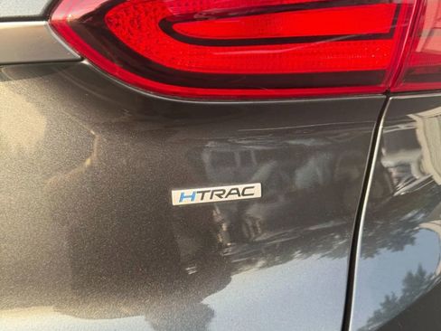 Used 2020 Hyundai Santa Fe SE image 31