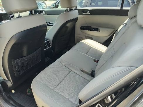 Used 2022 Kia Sportage EX FWD image 11