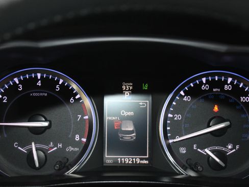 Used 2015 Toyota Highlander Limited Platinum FWD image 11
