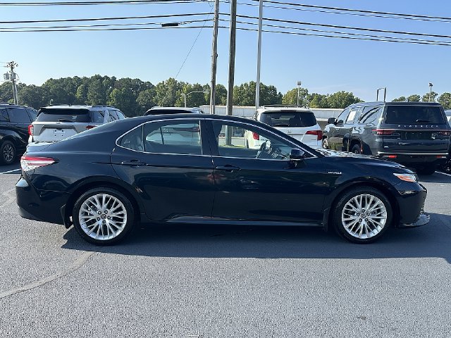 Used 2018 Toyota Camry XLE FWD image 8