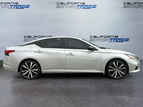 Used 2022 Nissan Altima 2.5 SR FWD image 4