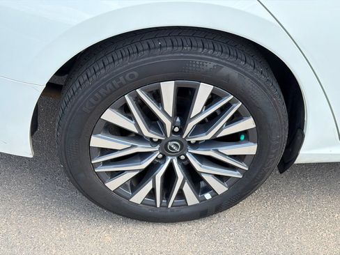 Used 2025 Nissan Altima 2.5 SV FWD image 17