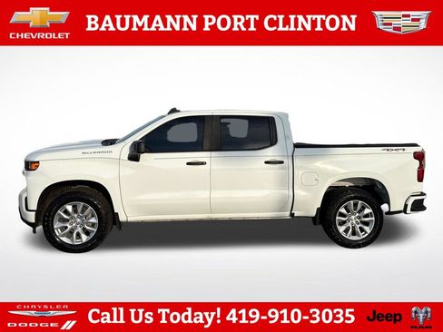 Used 2020 Chevrolet Silverado 1500 Custom w/ Custom Value Package AWD/4WD image 3