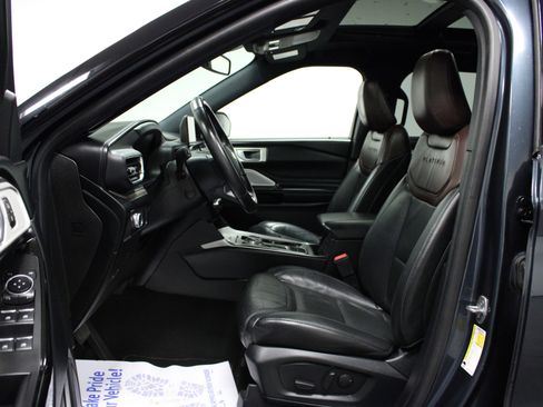 Used 2022 Ford Explorer Platinum w/ Technology Package RWD image 12