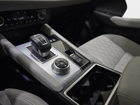 Used 2024 Mitsubishi Outlander SEL image 28