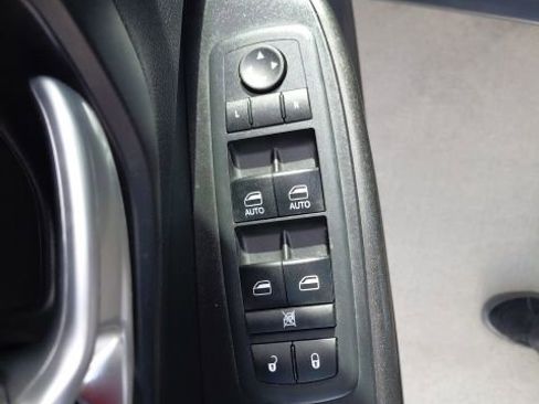 Used 2019 Jeep Cherokee Trailhawk w/ Cold Weather Group AWD/4WD image 14