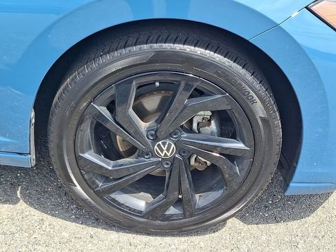 Used 2025 Volkswagen Jetta SE FWD image 8