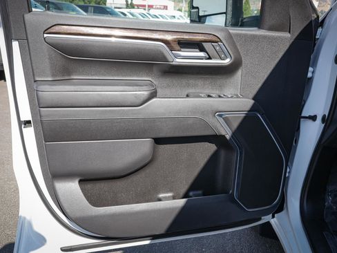 Used 2023 GMC Sierra 1500 SLE w/ Preferred Package image 15