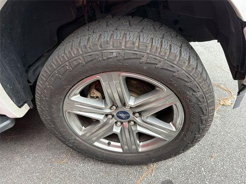 Used 2019 Ford F150 XLT w/ Equipment Group 302A Luxury AWD/4WD image 8