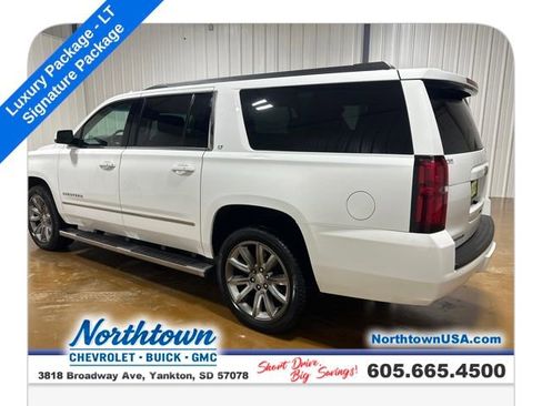 Used 2019 Chevrolet Suburban LT w/ LT Signature Package image 3