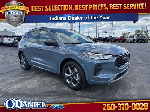 Used 2024 Ford Escape ST-Line w/ Tech Pack #1 AWD/4WD image 1