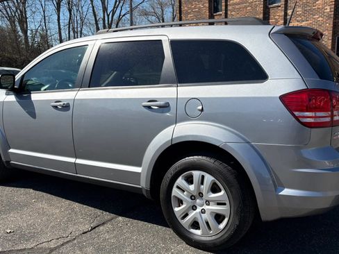 Used 2019 Dodge Journey SE FWD image 6