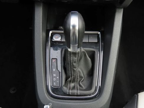 Used 2016 Volkswagen Jetta Sport w/ Lighting Package image 21