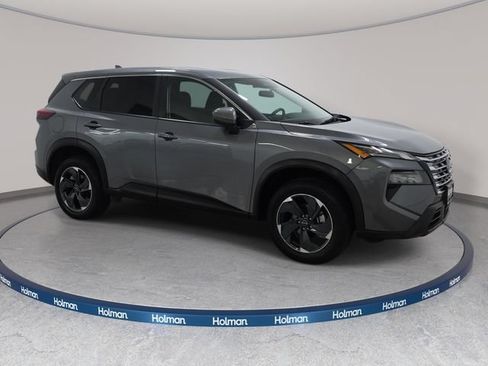 Used 2025 Nissan Rogue SV AWD/4WD image 4