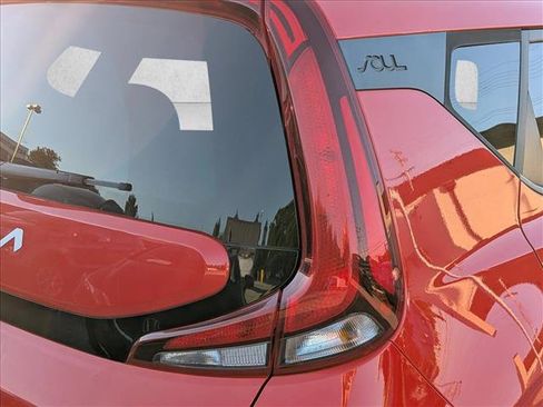 Used 2022 Kia Soul GT-Line FWD image 11