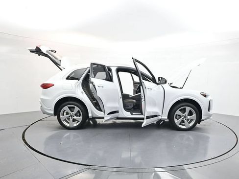 Used 2025 Audi Q5 Premium Plus AWD/4WD image 47