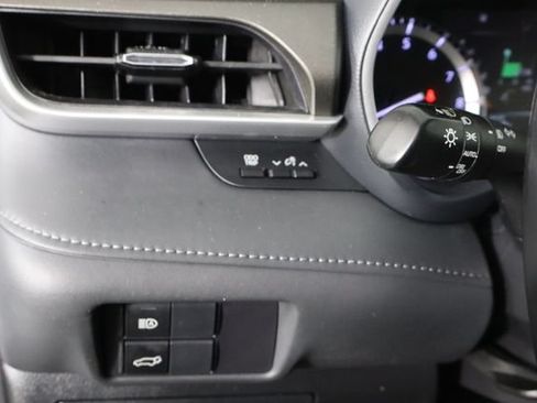 Used 2022 Toyota Highlander XLE FWD image 23