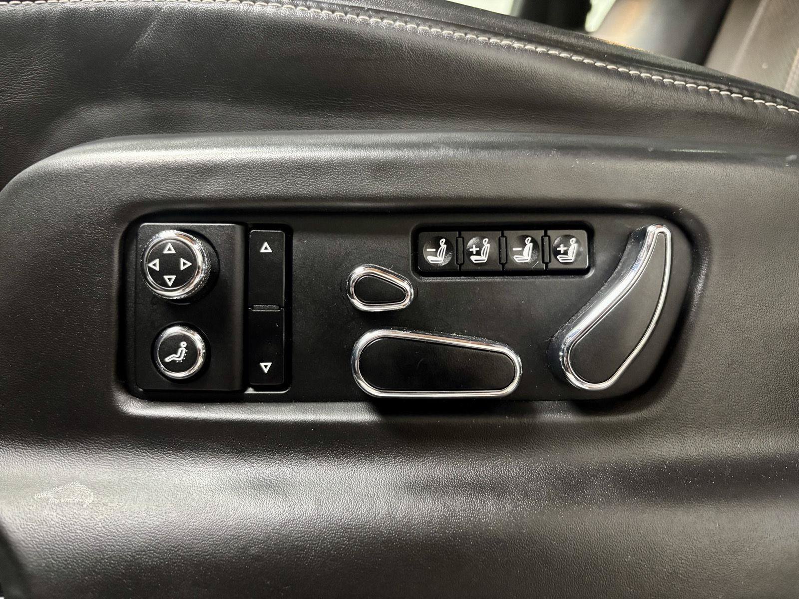 Used 2018 Bentley Bentayga AWD/4WD image 19