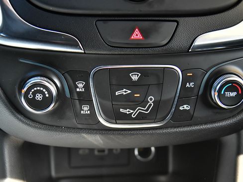 Used 2020 Chevrolet Equinox LT image 19